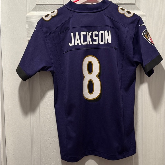 Lamar Jackson on field youth jersey - Picture 5 of 5